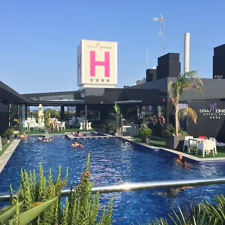 Отель Dna Monse & Golf Торевьиа